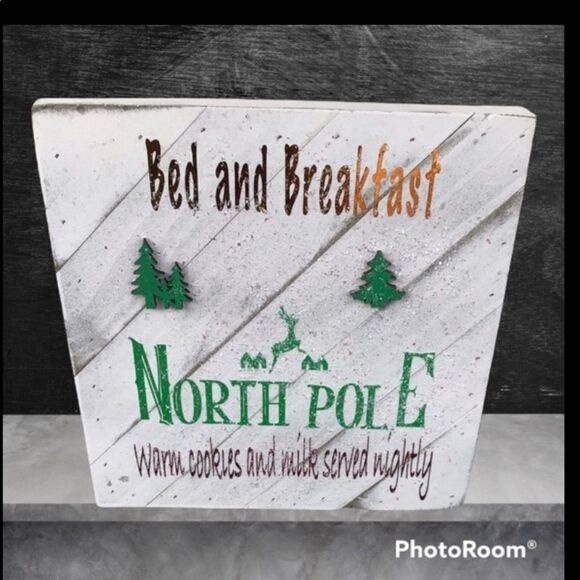 Santa Claus Christmas sign decorations. - Picture 1 of 7